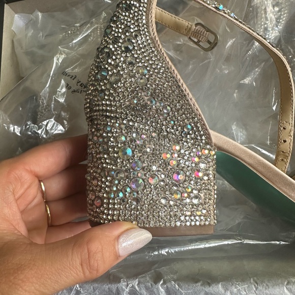 Champagne sparkly heels - Picture 9 of 9